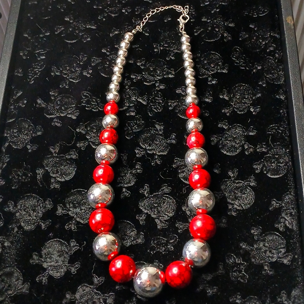 Paparazzi red/black marbled and silver tone beaded necklace NWT